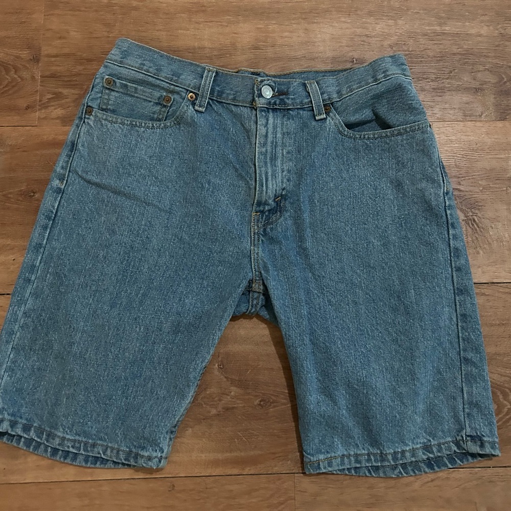 Men’s Levi’s shorts size 32
